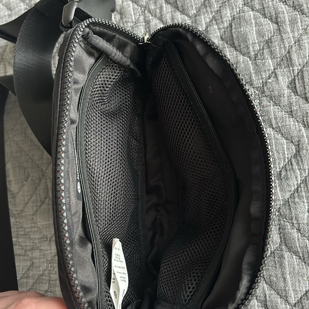 Lulu lemon belt bag - Picture 2 of 4